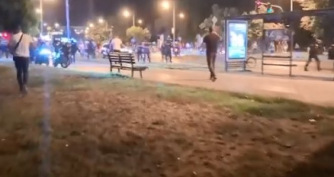 MUP Srbije saopštio da su policajci napadnuti u Novom Sadu, novinari i svjedoci tvrde suprotno