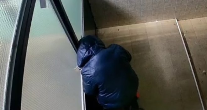  Sarajlije sa Alipašinog Polja žive u strahu: Svake noći provale narkomana, šprice i devastiran ulaz