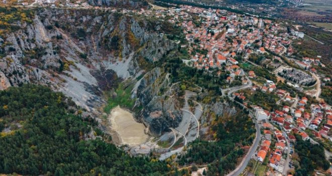 Poznato jezero u komšiluku totalno presušilo