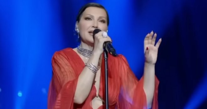 Nina Badrić dirljivom izvedbom velikog hita Halida Bešlića odala počast preminulom pjevaču i izazvala suze u dvorani 