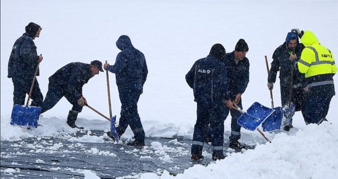 Odgođena utakmica Željezničara i Sloge zbog snijega koji je prekrio teren
