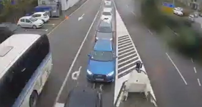 Kolone autobusa i vozila iz Srbije ulaze u BiH: Navodno sve povezano s izborima, a čudna i odluka policije...