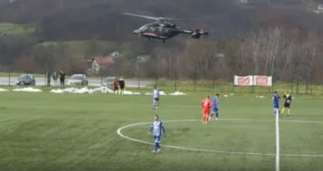 Helikopter Vlade RS sletio na teren i prekinuo utakmicu