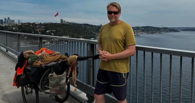 Čovjek koji je prije 30 godina krenuo pješke obići planetu: Ostalo mu je još da prepliva La Manche