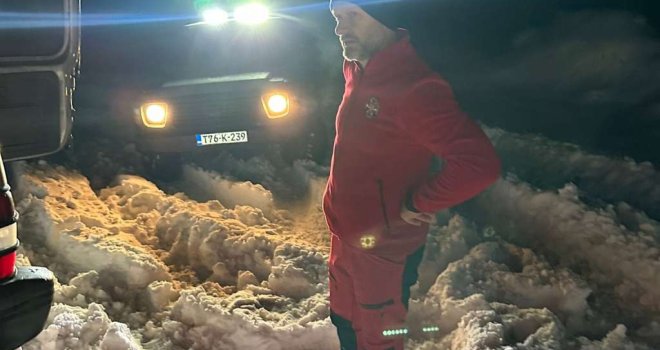 Pripadnici GSS-a Prenj se probijali kroz snijeg pa spašavali muškarca sa simptomima moždanog udara