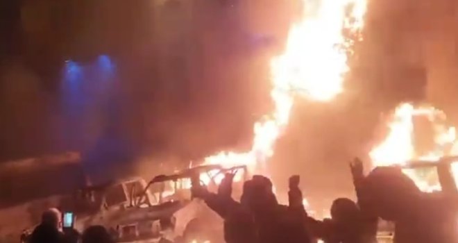 Iran gori: Masovna pobuna, ne radi internet, Ali Hamenei poručuje - 'Trump će biti svrgnut kao i drugi arogantni despoti'