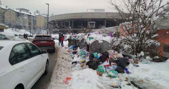 Teška svakodnevnica  za stanovnike na Koševskom brdu: Bez autobusa, prohodnih pješačkih staza i odvoza smeća
