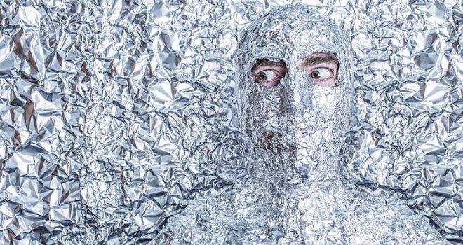 Zgužvajte aluminijsku foliju i nosite je svuda sa sobom: Višestruko će vam se isplatiti!