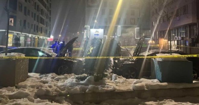 Drama na Stupu: Nepoznata osoba polila benzinom i zapalila dva automobila