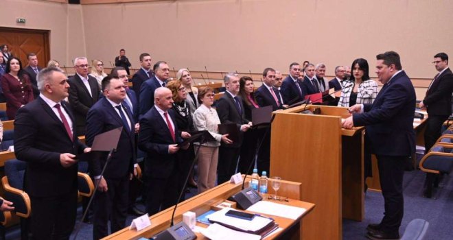 Pogurao ih SDA-ov Mahmutović: Nova Vlada RS danas zvanično preuzima dužnost