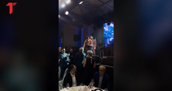 Zdravko Mamić na Cecinom koncertu na Jahorini, ljubio joj ruku... Ona ga komentarom ostavila bez teksta!