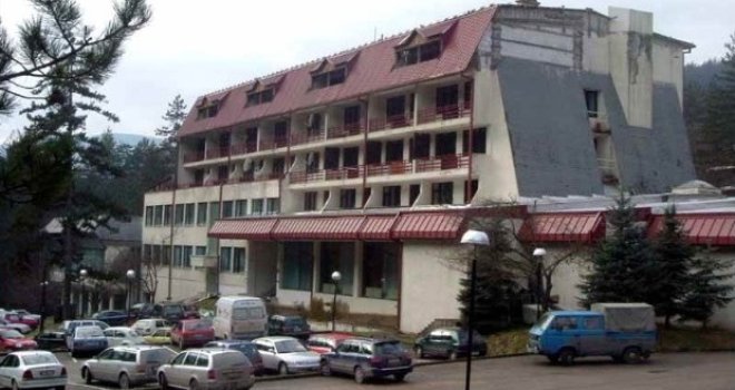 Krici silovanih žena i muškaraca 'zagušeni' turističkom ponudom: Skandalozna promocija višegradskog hotela 'Vilina vlas'