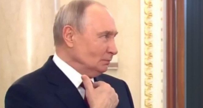  Putin kašlje, guši se, pokušava da dođe do daha: Greškom objavljen snimak ruskog predsjednika koji nije trebao da se vidi?!
