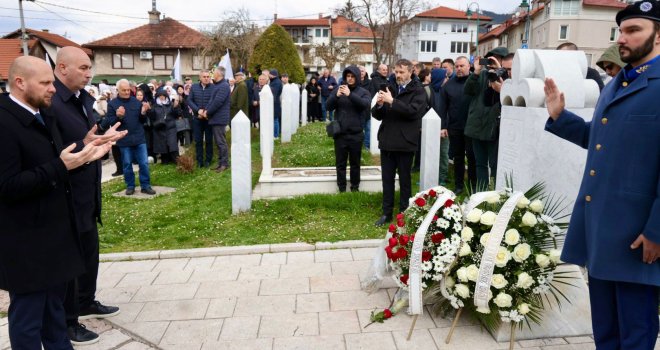 Delegacije KS odale počast šehidima: Njihova žrtva je temelj naše slobode