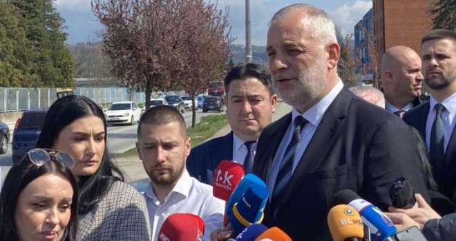 Stanivuković je još uvijek u pritvoru u Hrvatskoj?! Predstavnici PSS ispred Konzulata RH