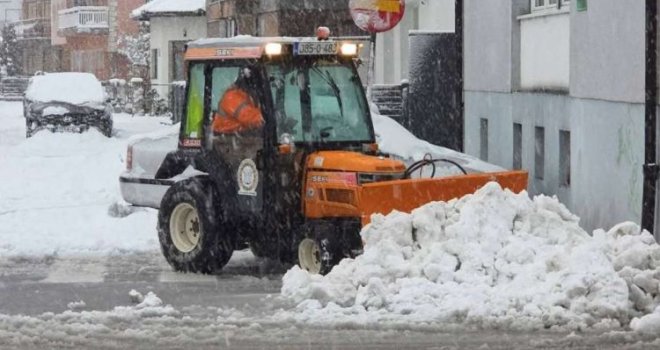 U Krajini potpuni haos zbog snijega i jakog vjetra: Ceste neprohodne, struje nema
