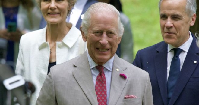 Šarmiranje Trumpa: Britanski kralj Charles III doputovao u Washington