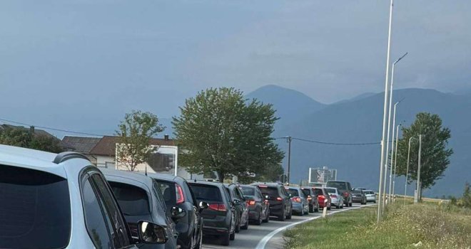 Pripremite se na kolaps: I danas se gužve i zastoji na putu Mostar - Sarajevo, na graničnim prelazima duge kolone