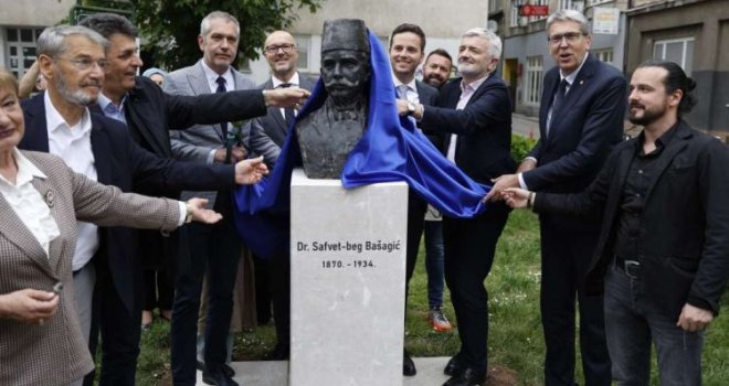 U Sarajevu postavljena bista Safvet-bega Bašagića: Književni, kulturni i društveni bard