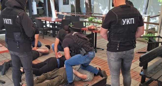 Akcija 'Vatrogasac': Trojac uhapšen zbog trgovine oružjem, jedan je policajac