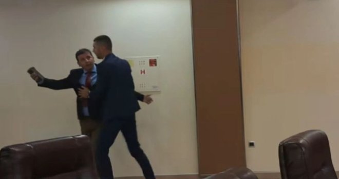 Psovke i haos u NSRS: Evo zašto je Stevandić ponovo izbacio Vukanovića