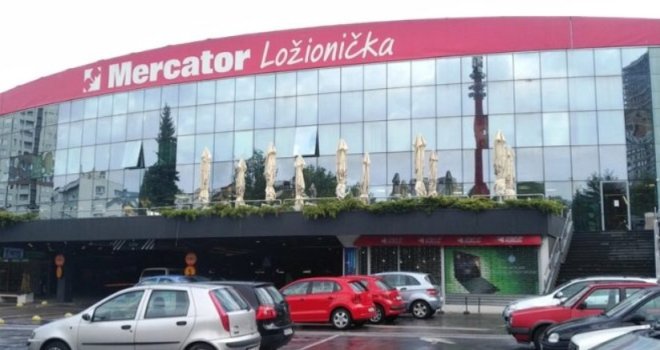 Havarija nakon potopa u Sarajevu: Zatvoren Mercator u Ložioničkoj, popustio krov, voda se izlila u objekat! 