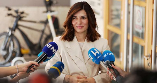 Ćudić: Na politike prošlosti odgovaramo stručnošću, hrabrošću i mladim licima
