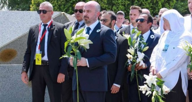 John Ginkel u Potočarima: 'SAD ostaju posvećene sjećanju, istini i pravdi... I putu ka trajnom miru i pomirenju' 