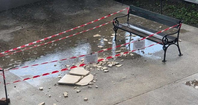 Sa zgrade Historijskog muzeja BiH otpale fasadne ploče, traže se hitne mjere zaštite objekta