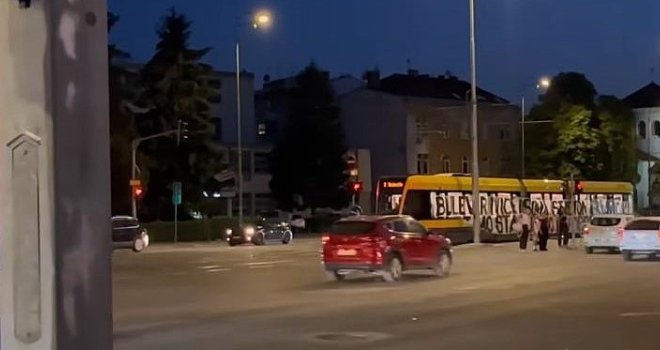 Šta se sinoć dešavalo na ulicama Sarajeva: Manijaci objavili snimak okršaja sa Hordama zla