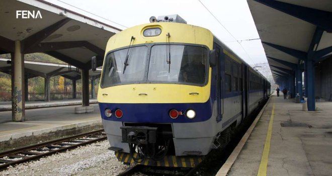 Nakon opravke pruge u Semizovcu, vozovi iz Sarajeva prema Visokom, Zenici i Maglaju ponovo u funkciji