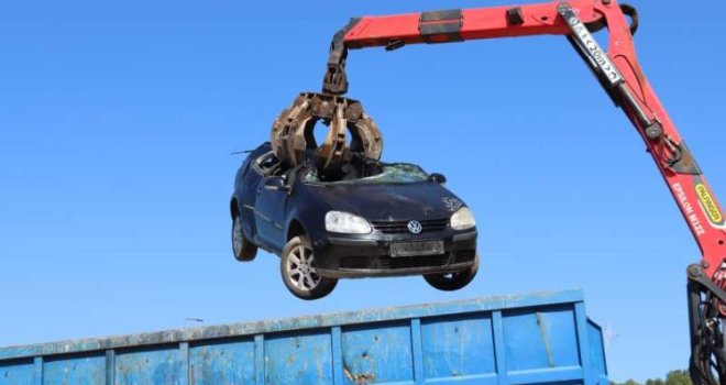 Nije bilo zainteresovanih kupaca: MUP KS morao uništiti 31 oduzeto vozilo
