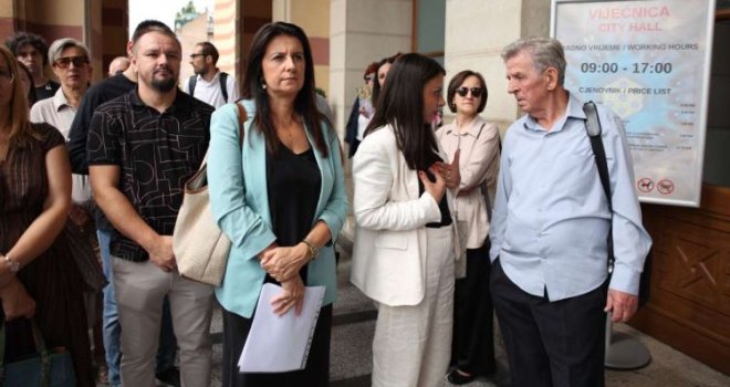 Delegacija NUB-a nije uspjela predati peticiju za povratak u Vijećnicu