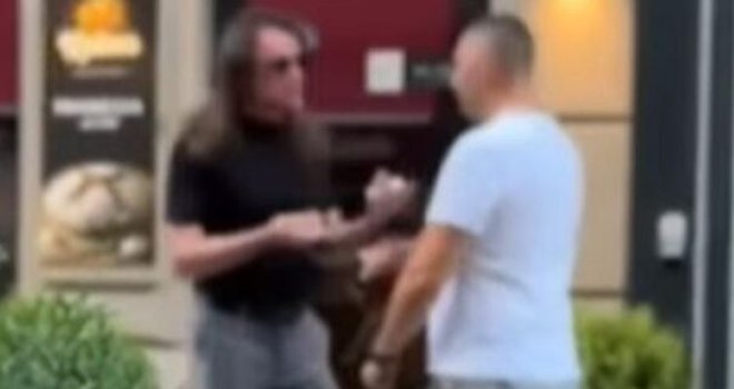 Pjevač Lepi napadnut u srcu Sarajeva: Pogledajte snimak sukoba