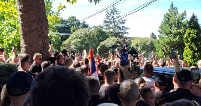 Mladićeva sahrana vješto pripremljen igrokaz države, vojske i crkve