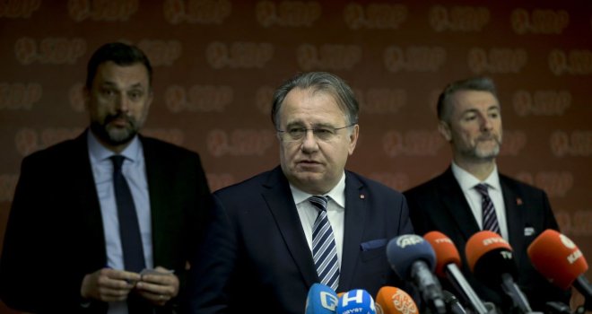 Kako su SDP i Trojka zaustavili Dodikov plan secesije RS-a