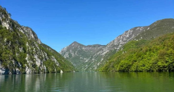 'Želim da Srebrenica cvjeta': Srebreničanin Safet Alić na obali Perućca gradi turističku oazu, etno selo u netaknutoj prirodi 