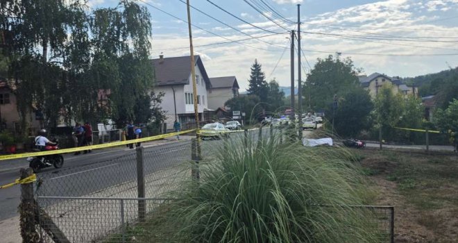 Stravična nesreća u Tuzli: Poginuo motociklista, drugi muškarac povrijeđen