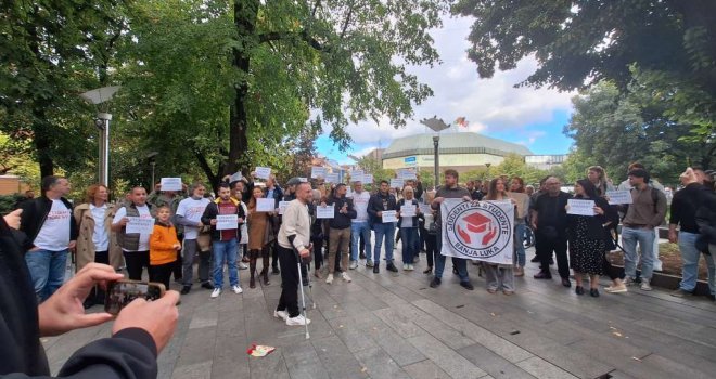 Studenti iz Srbije otkazali dolazak, Banjalučani se okupili da im pruže podršku