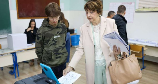 Hadžiabdić i Arnautović pozvali birače da obave građansku dužnost, zamolili za strpljenje