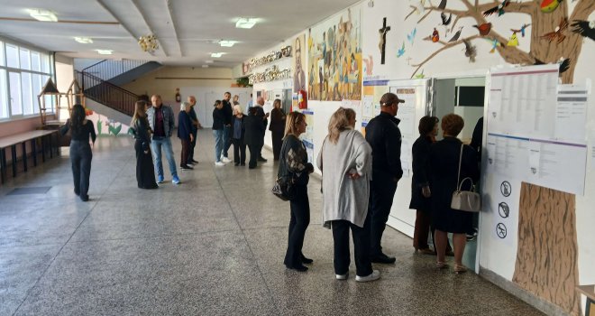 Podaci o izlaznosti: Do 11 sati na izborima glasalo 11,94 posto građana BiH