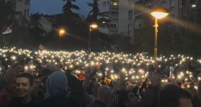 Slavija gori: Hiljade ljudi na skupu, odjekivali povici 'Vučić ode'